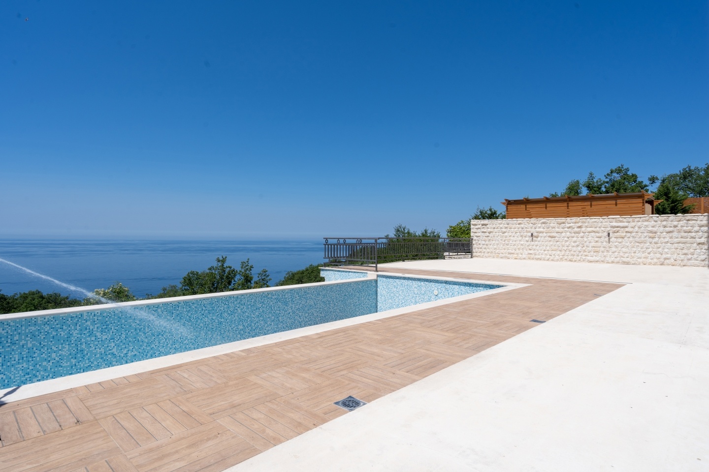 4 Bedrooms Villa in Budva